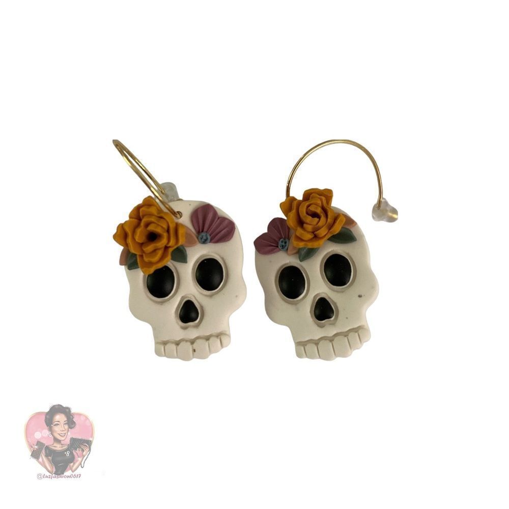 HOLA PETUN SKULL DANGLE EARRINGS